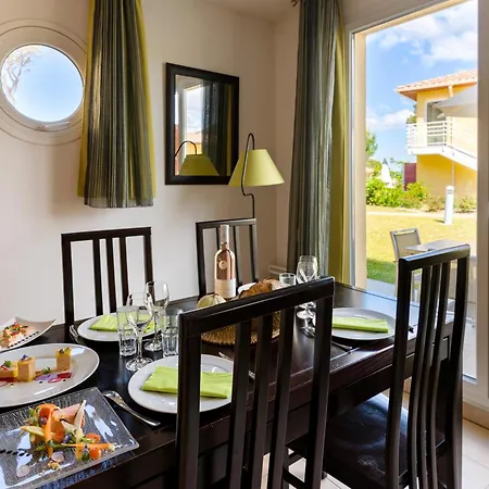 Coast Duplex For 8 Apartment